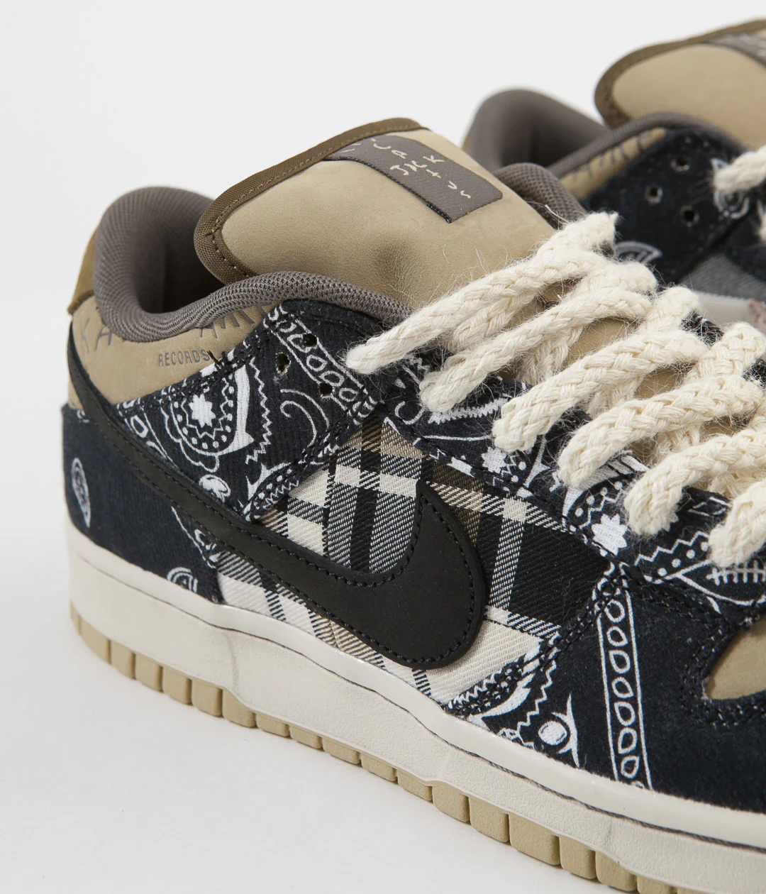 Nike SB x Travis Scott Dunk Low Premium Shoes - Black / Black - Parachute Beige - Petra Brown - Image 3